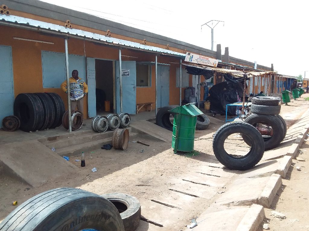 Boutiques rue Koupéla