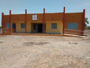 Vue frontale de la maternité du CSPS de Tourghoiguin dans la commune de Tensobtenga.